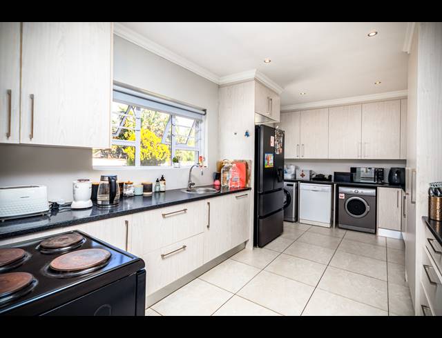4 BEDROOM FREESTANDING TO LET IN TABLE VIEW